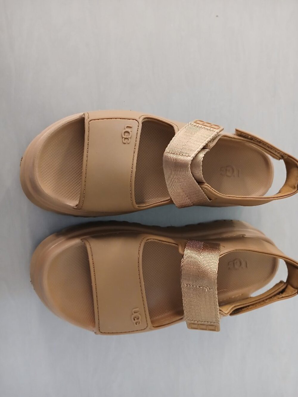 UGG platform sandal - Picture 1 of 10